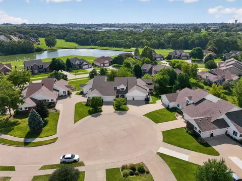5055 Cleburne Ct, Pleasant Hill, IA 50327