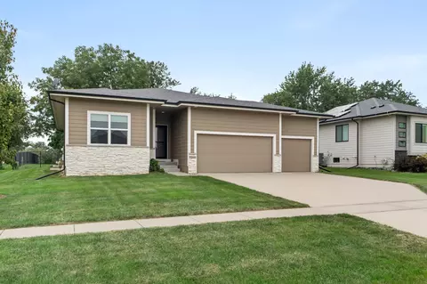 7260 NW 19th St, Ankeny, IA 50023