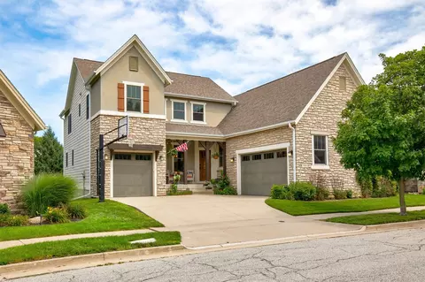 5561 Sandstone Dr, West Des Moines, IA 50266
