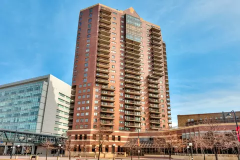 300 Walnut St #2002, Des Moines, IA 50309