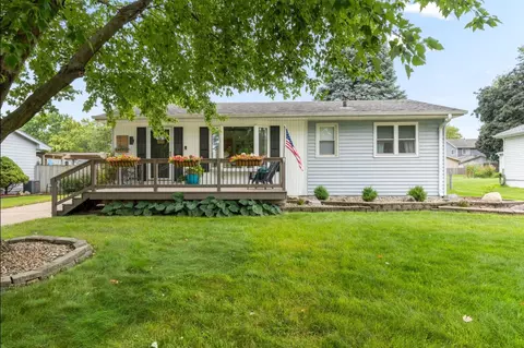 206 12th Ave NW, Altoona, IA 50009