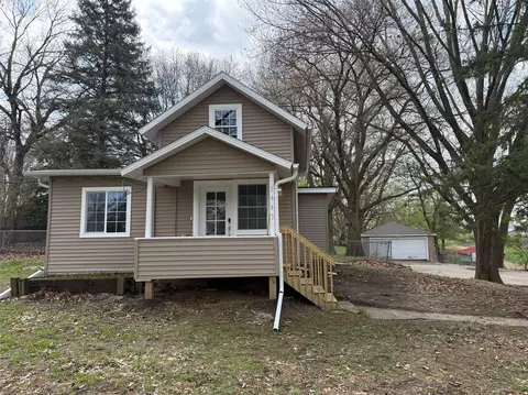 1443 Pioneer Rd, Des Moines, IA 50320