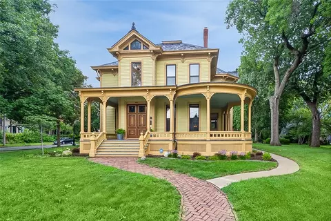 1623 Center St, Des Moines, IA 50314