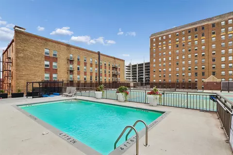300 Walnut St #1509, Des Moines, IA 50309