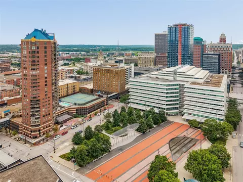 300 Walnut St #1509, Des Moines, IA 50309