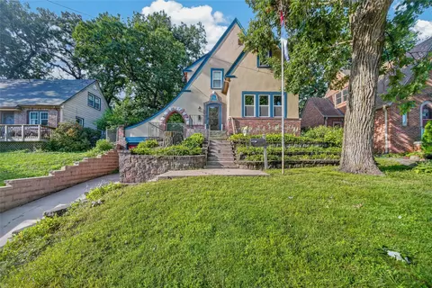 3908 Maquoketa Dr, Des Moines, IA 50311