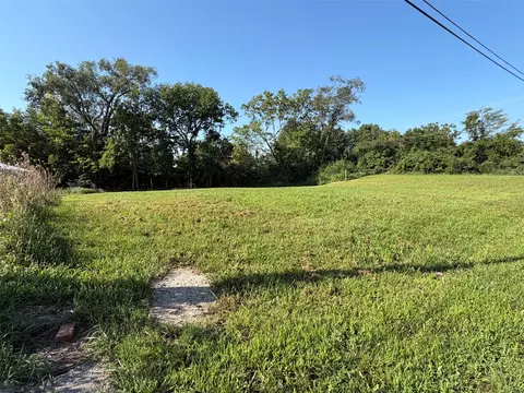 1202 E Pleasant St, Knoxville, IA 50138