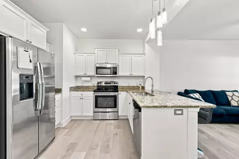 Kitchen - 206 SW Heritage Ln, Ankeny, IA 50023 photo 2 of 3