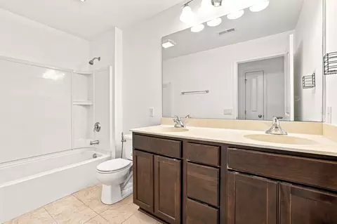 Bath - 206 SW Heritage Ln, Ankeny, IA 50023 photo 4 of 4
