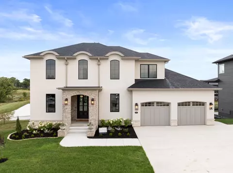 313 Emmett Ct, Norwalk, IA 50211