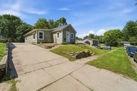4034 7th St, Des Moines, IA 50313