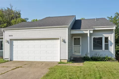 8018 N Walnut Creek Dr, Urbandale, IA 50322
