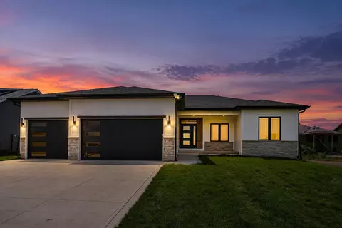 17530 Northview Dr, Urbandale, IA 50323
