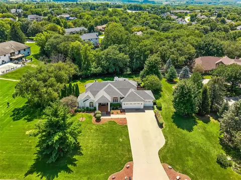 4304 Timberwood Dr, West Des Moines, IA 50265
