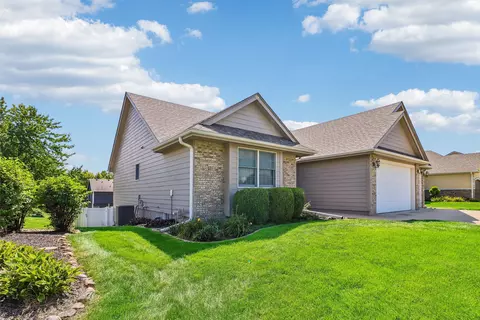 15602 Aurora Ave, Urbandale, IA 50323
