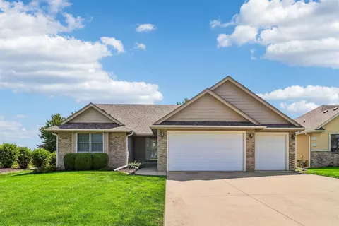 15602 Aurora Ave, Urbandale, IA 50323