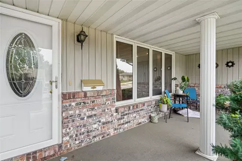 1406 W Grandview Dr, Knoxville, IA 50138