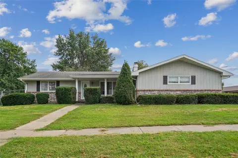 1406 W Grandview Dr, Knoxville, IA 50138