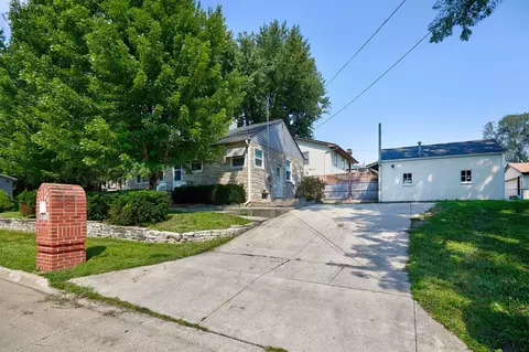 4901 SW 12th St, Des Moines, IA 50315