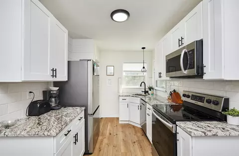 4901 SW 12th St, Des Moines, IA 50315