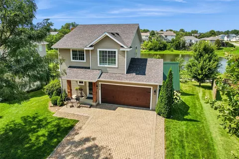 6820 Sweetwater Dr, Des Moines, IA 50320