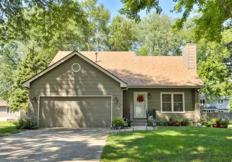 5413 Woodland Ave, West Des Moines, IA 50266