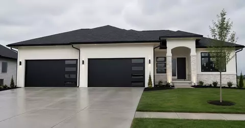 8337 Edgewood Ct, West Des Moines, IA 50266
