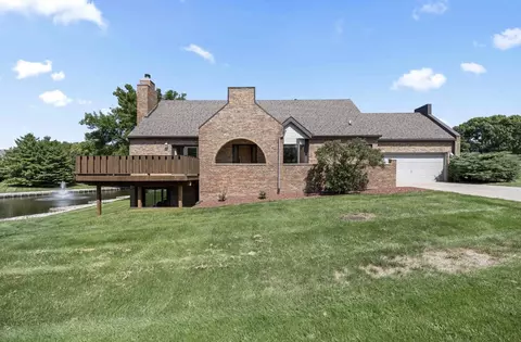 660 58th St #1, West Des Moines, IA 50266