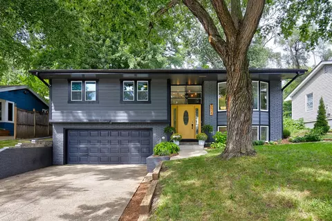 6525 Lincoln Ave, Windsor Heights, IA 50324