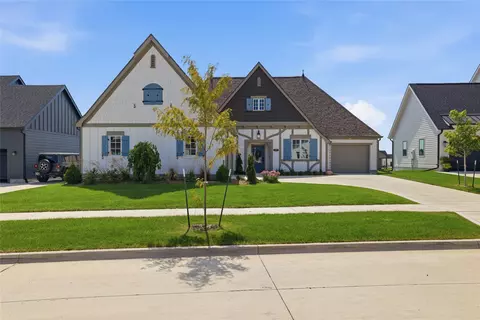 405 SW 17th St, Ankeny, IA 50023