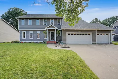 6300 N Winwood Dr, Johnston, IA 50131