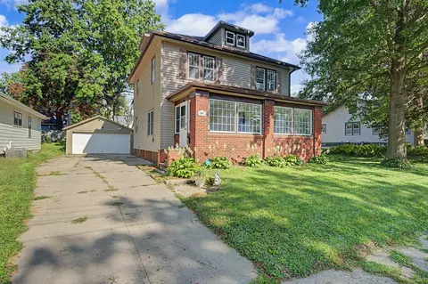 620 E 8th St S, Newton, IA 50208