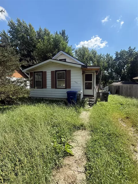 1308 Lewis Ave, Des Moines, IA 50315