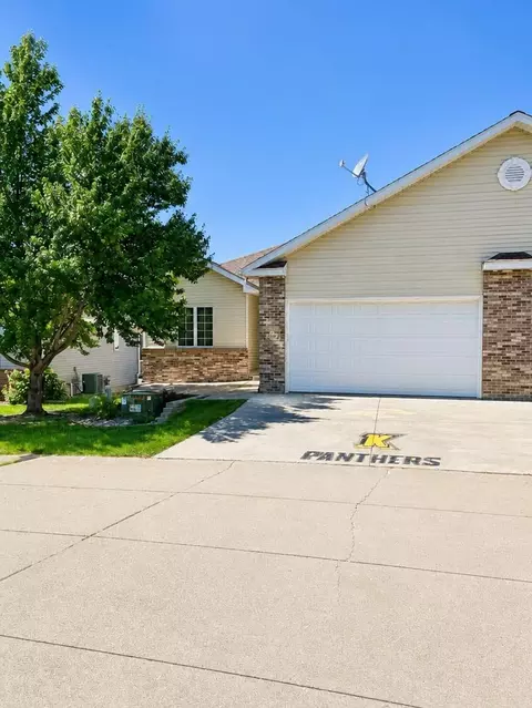 1822 Mckay Dr, Knoxville, IA 50138