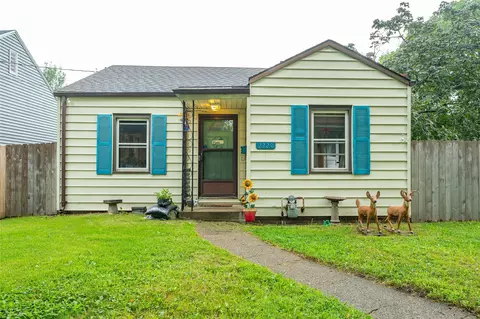 2720 Bowdoin St, Des Moines, IA 50313