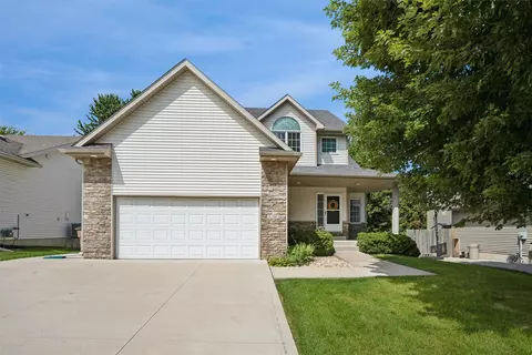1305 Parkhill Dr, Norwalk, IA 50211