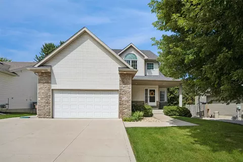 1305 Parkhill Dr, Norwalk, IA 50211