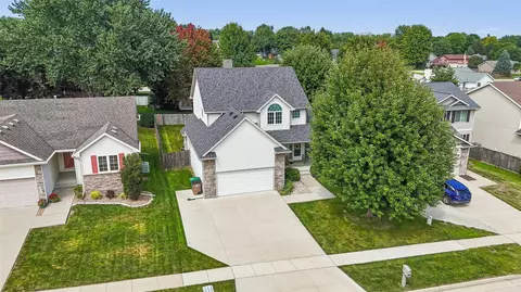 1305 Parkhill Dr, Norwalk, IA 50211