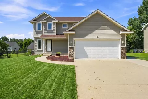 5928 NW 50th St, Johnston, IA 50131