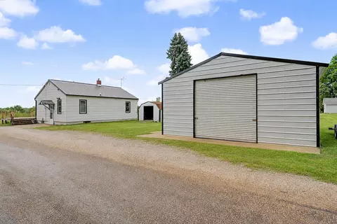 219 S Columbia St, Columbia, IA 50057