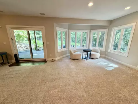 Living - 7511 Eagle Crest Dr, Johnston, IA 50131 photo 8 of 8