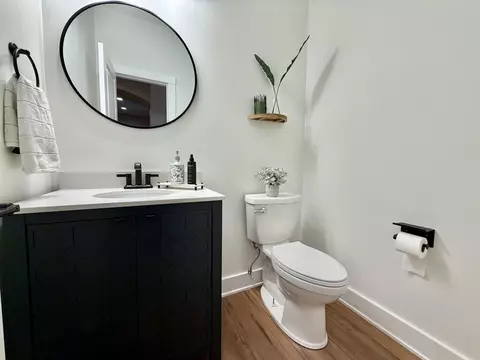 Bath - 7511 Eagle Crest Dr, Johnston, IA 50131 photo 1 of 6