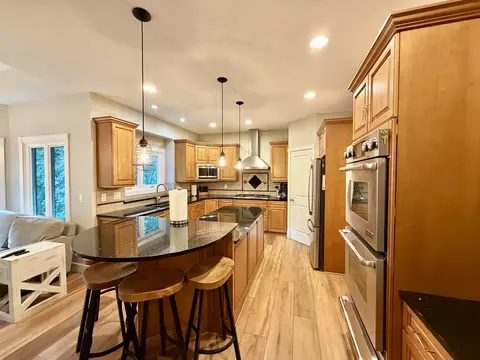 Kitchen - 7511 Eagle Crest Dr, Johnston, IA 50131 photo 5 of 7