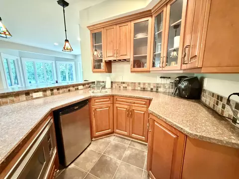 Kitchen - 7511 Eagle Crest Dr, Johnston, IA 50131 photo 7 of 7