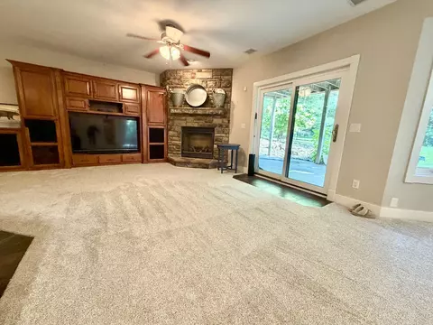 Living - 7511 Eagle Crest Dr, Johnston, IA 50131 photo 7 of 8