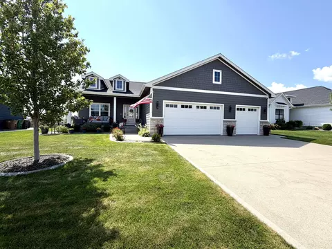 706 35th St SW, Altoona, IA 50009