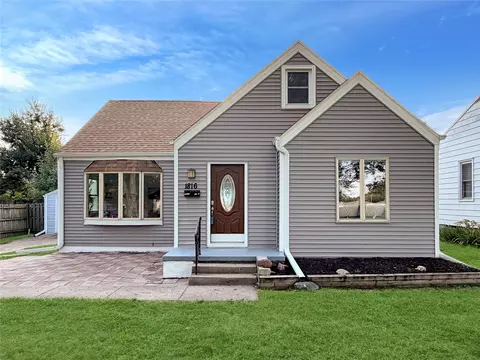 1816 59th St, Des Moines, IA 50322
