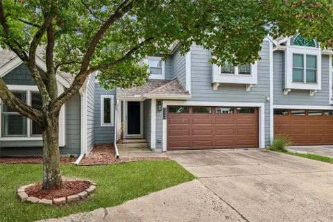 2648 82nd St, Urbandale, IA 50322