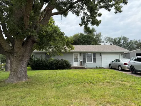 404 E 25th St S, Newton, IA 50208