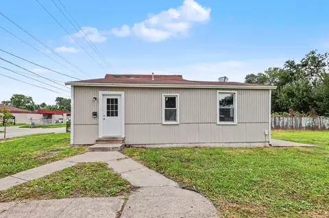 1221 E 17th St, Des Moines, IA 50316